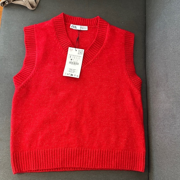 Zara Bright Red Sleeveless Knit Top - Picture 2 of 3